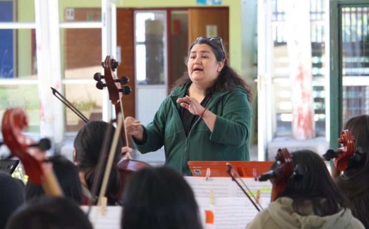  Dayana olmos, directora de la orquesta del 28° Campamento Musical Marqués de Mancera: